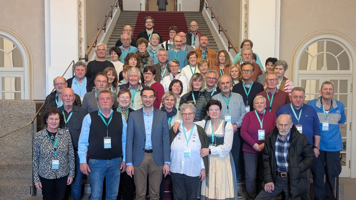 Landtagsfahrt mit Oetzinger begeistert 50 Besucher aus Weiden und Neustadt