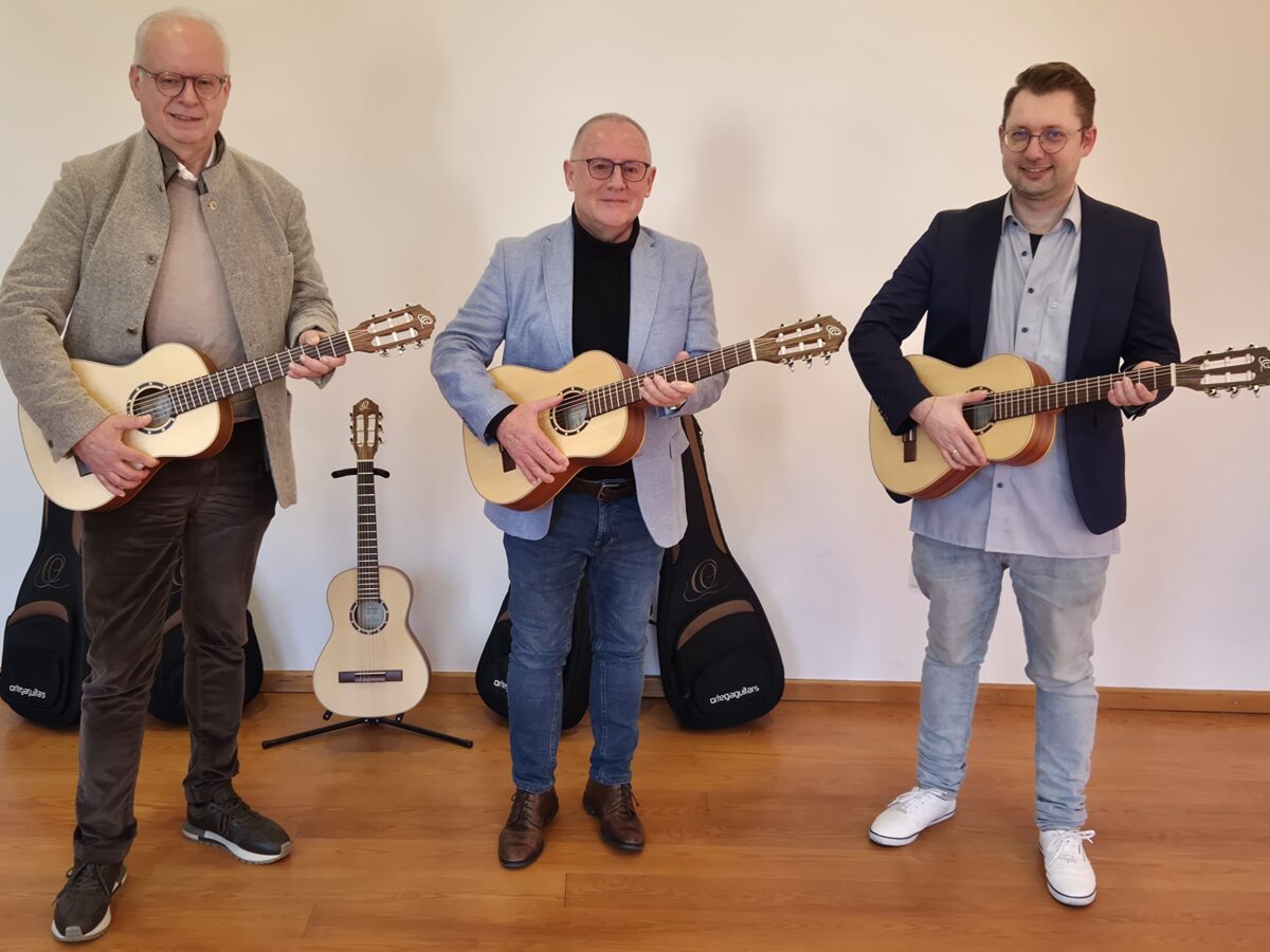 Lions Club finanziert klassische Gitarren für Musikschule in Weiden
