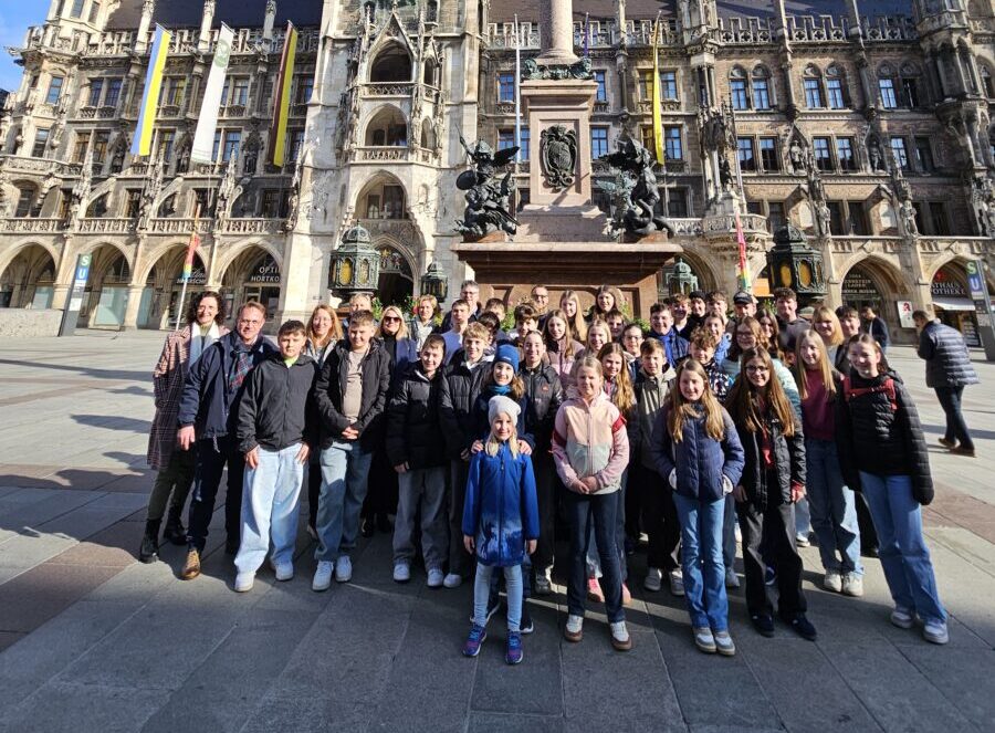 Ministranten aus Vohenstrauß und Tännesberg erleben Zirkuszauber in München