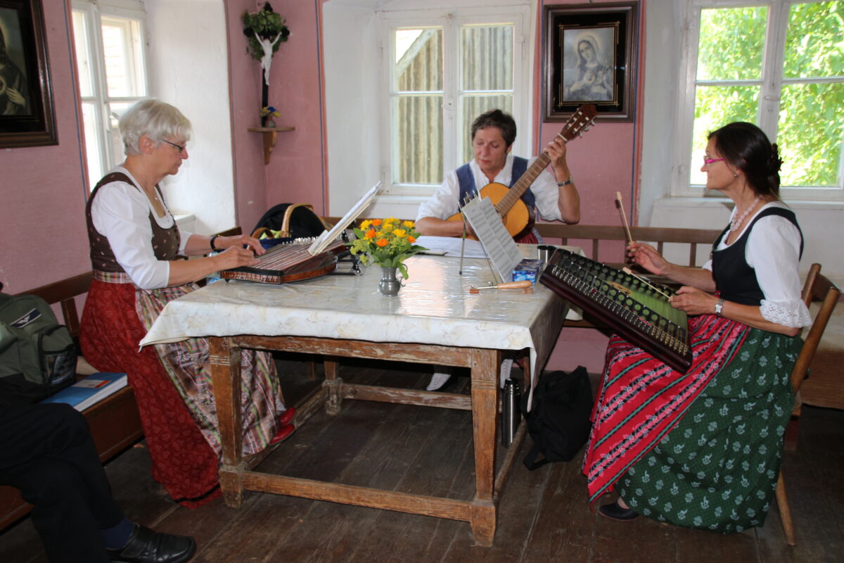 Nordbayerischer Zithertag und Palmbüschelbinden in Nabburg