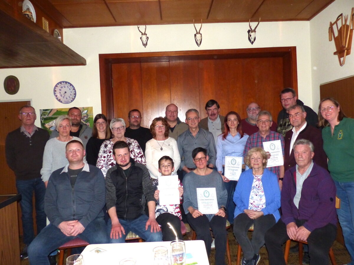 OWV ehrt langjährige Mitglieder bei Jahreshauptversammlung in Leuchtenberg