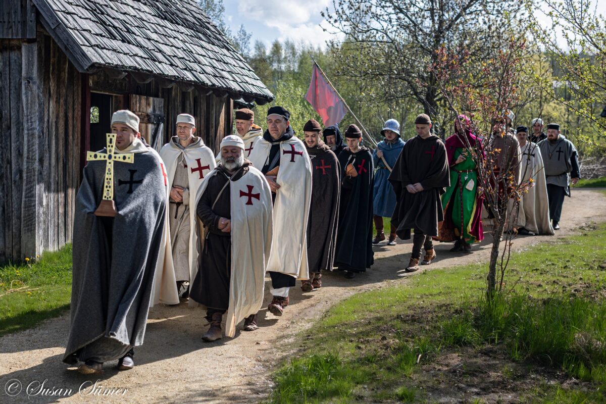 Ordensritter zu Gast im Geschichtspark