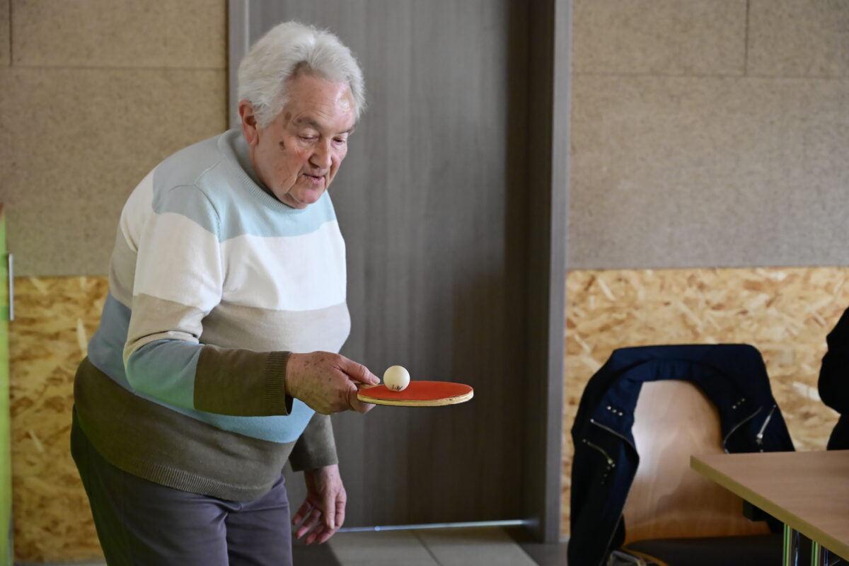 Praktische Kraftübungen motivieren Senioren in Oberviechtach