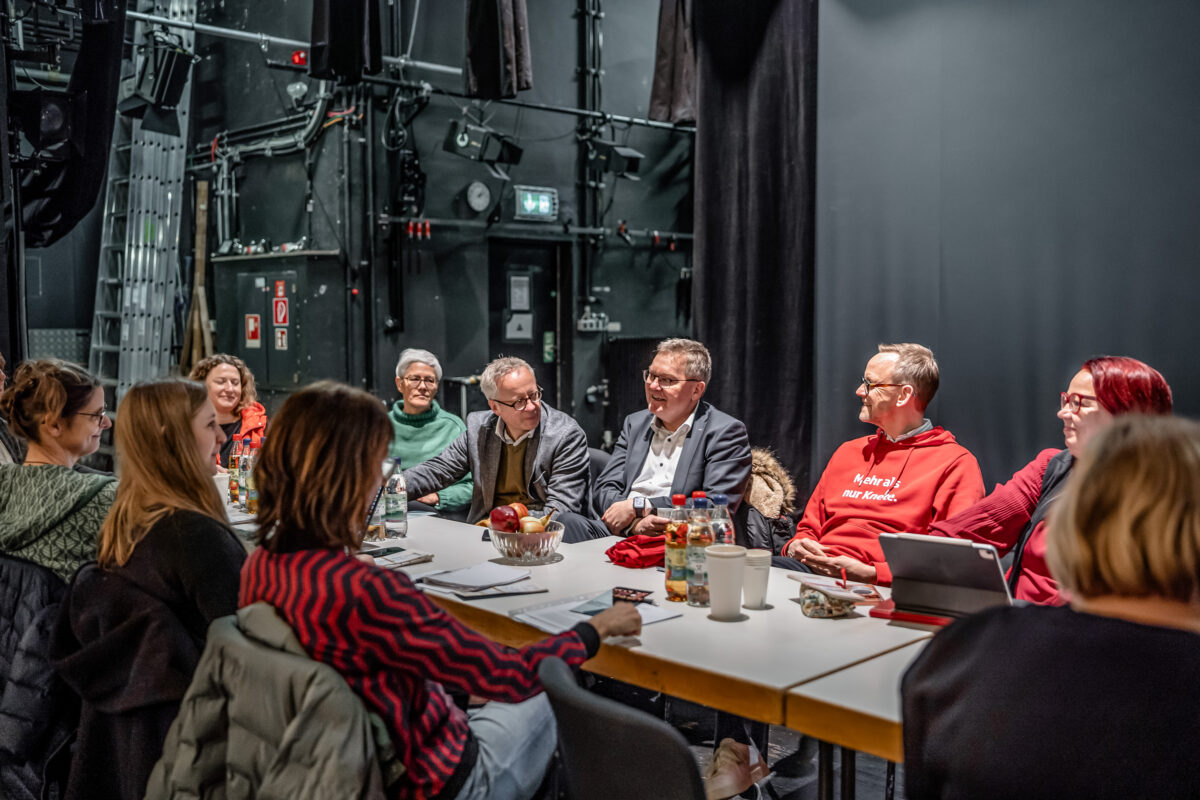 Programmvorstellung der 33. Amberger Schultheatertage mit OB Michael Cerny im Stadttheater Amberg. Foto und Copyright Michael Golinski Stadt Amberg.jpg