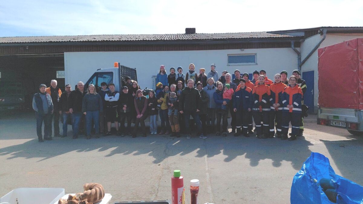 Rama-Dama-Aktion mit 45 Helfern in Floß erfolgreich