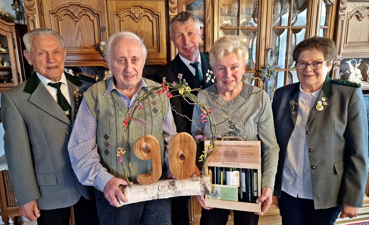 Schützen ehren Erich Mösch zum 90. Geburtstag in Weiden