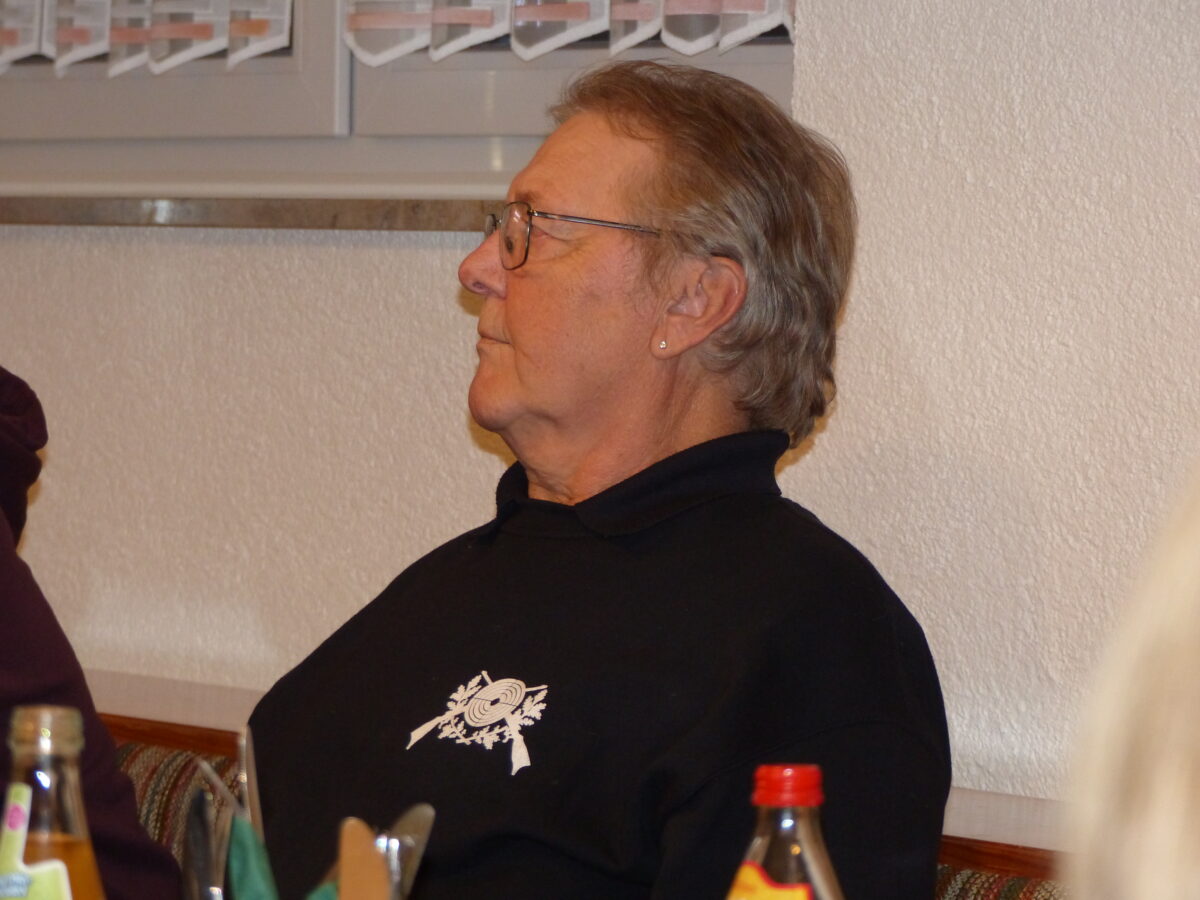 Schützenverein ernennt Dieter Pommeranz zum Ehrenmitglied in Schlammersdorf