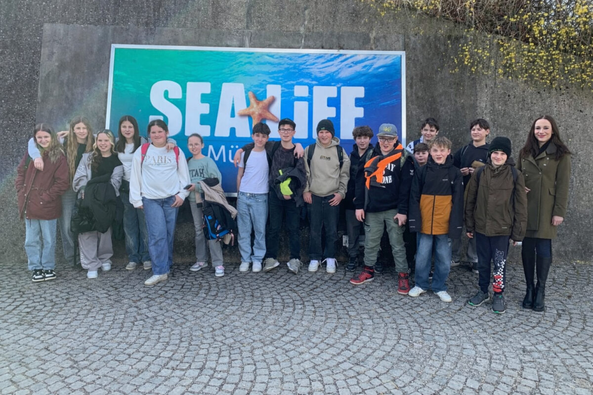 Sechstklässler der Mittelschule Erbendorf entdecken SEA LIFE München