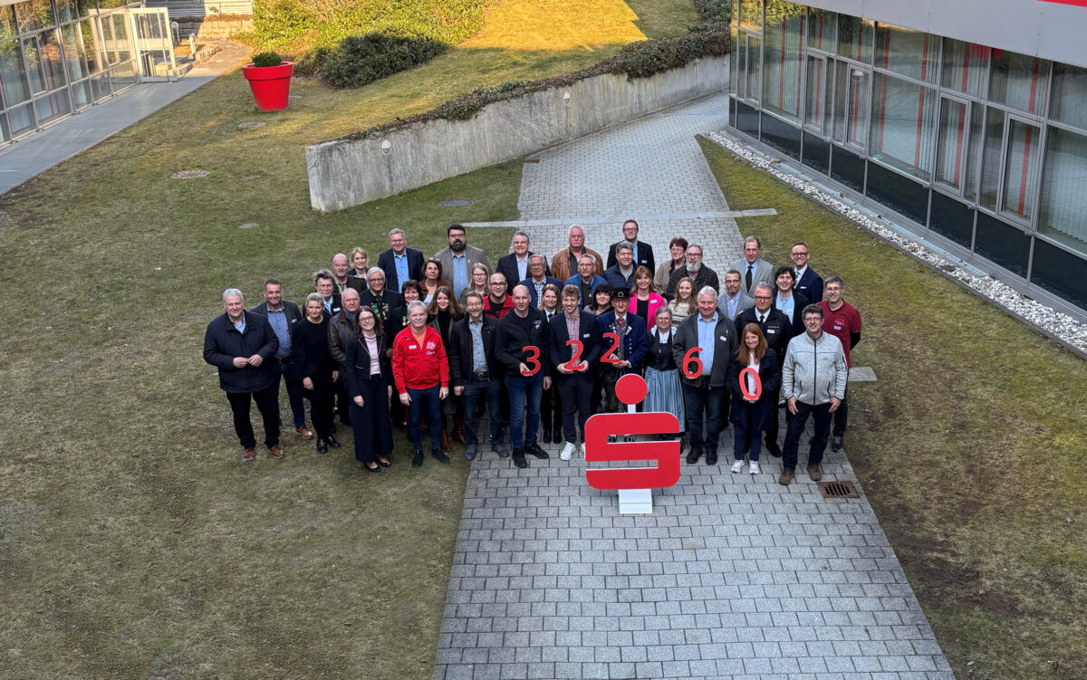 Sparkasse spendet 32.260 Euro an 34 Vereine im Landkreis Amberg-Sulzbach