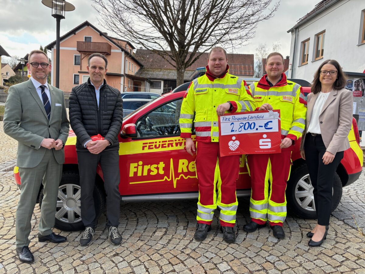 Sparkasse unterstützt First Responder in Edelsfeld mit 2.800 Euro