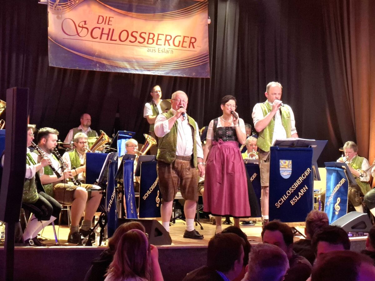 Eslarn: Humorvolles Starkbierfest mit deftiger Kost