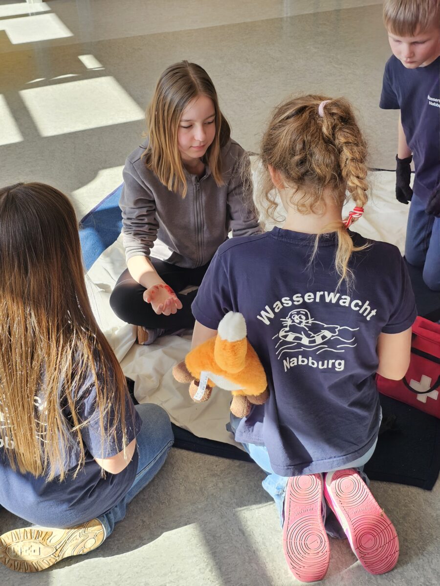Starke Leistungen beim Kreiswettbewerb im Rettungsschwimmen in Nabburg