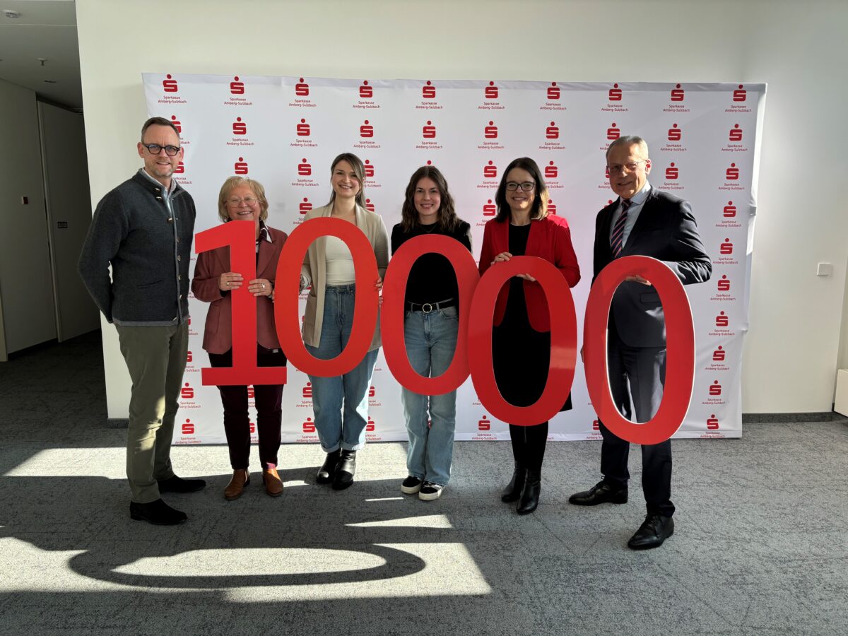 Stiftergemeinschaft spendet 10.000 Euro für SkF in Amberg