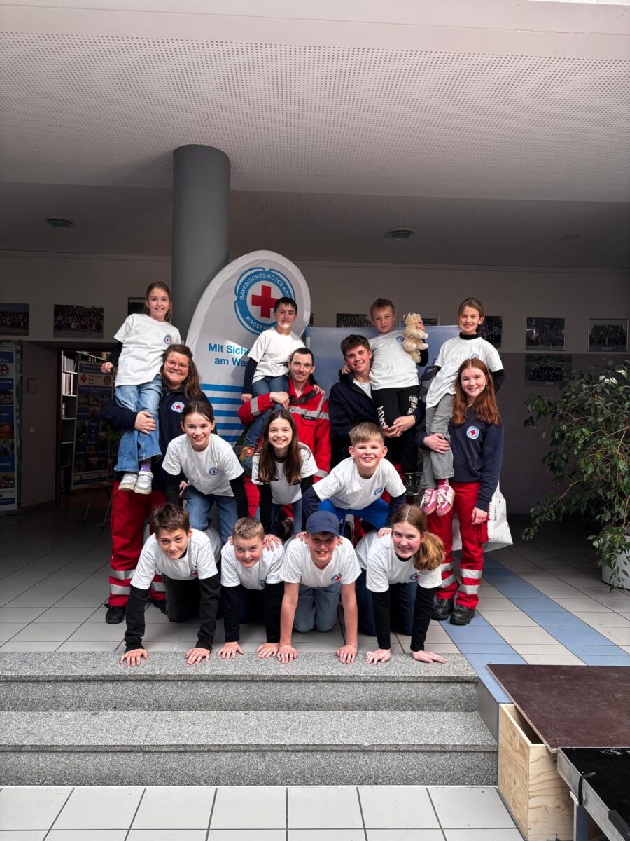 Wasserwacht-Jugend feiert Doppelsieg für Weiherhammer beim Kreiswettbewerb