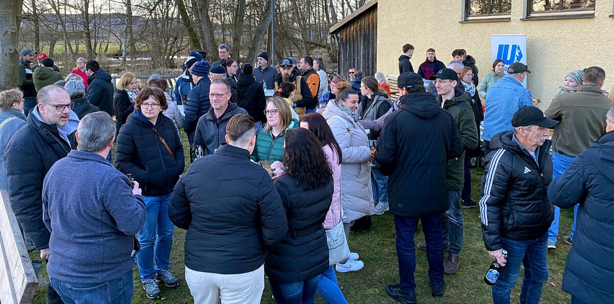 Wintergrillen lockt 120 Besucher nach Schirmitz