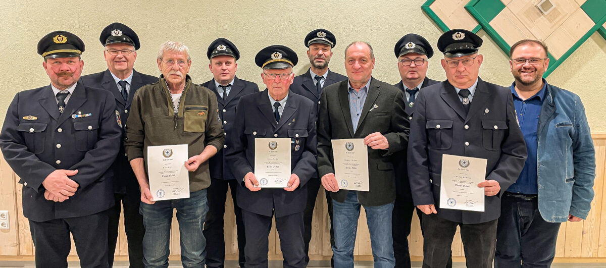 Ehrungen und 3.400 Euro für Volksbund bei KSK Kastl