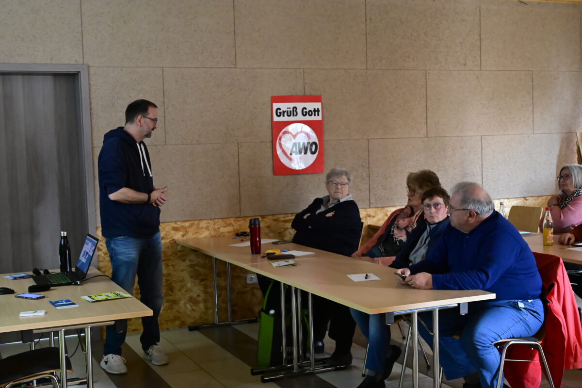 Smartphone-Grundlagenkurs fördert Sicherheit in Oberviechtach