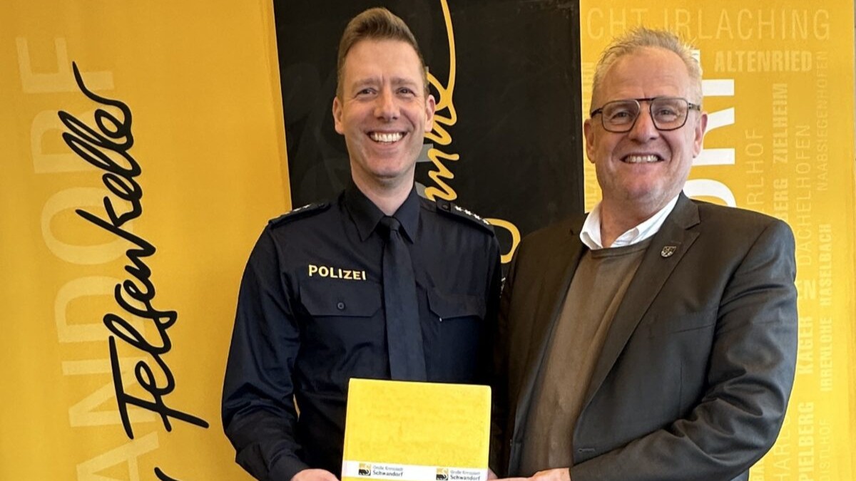 Oberbürgermeister Andreas Feller empfängt neuen Polizeichef in Schwandorf