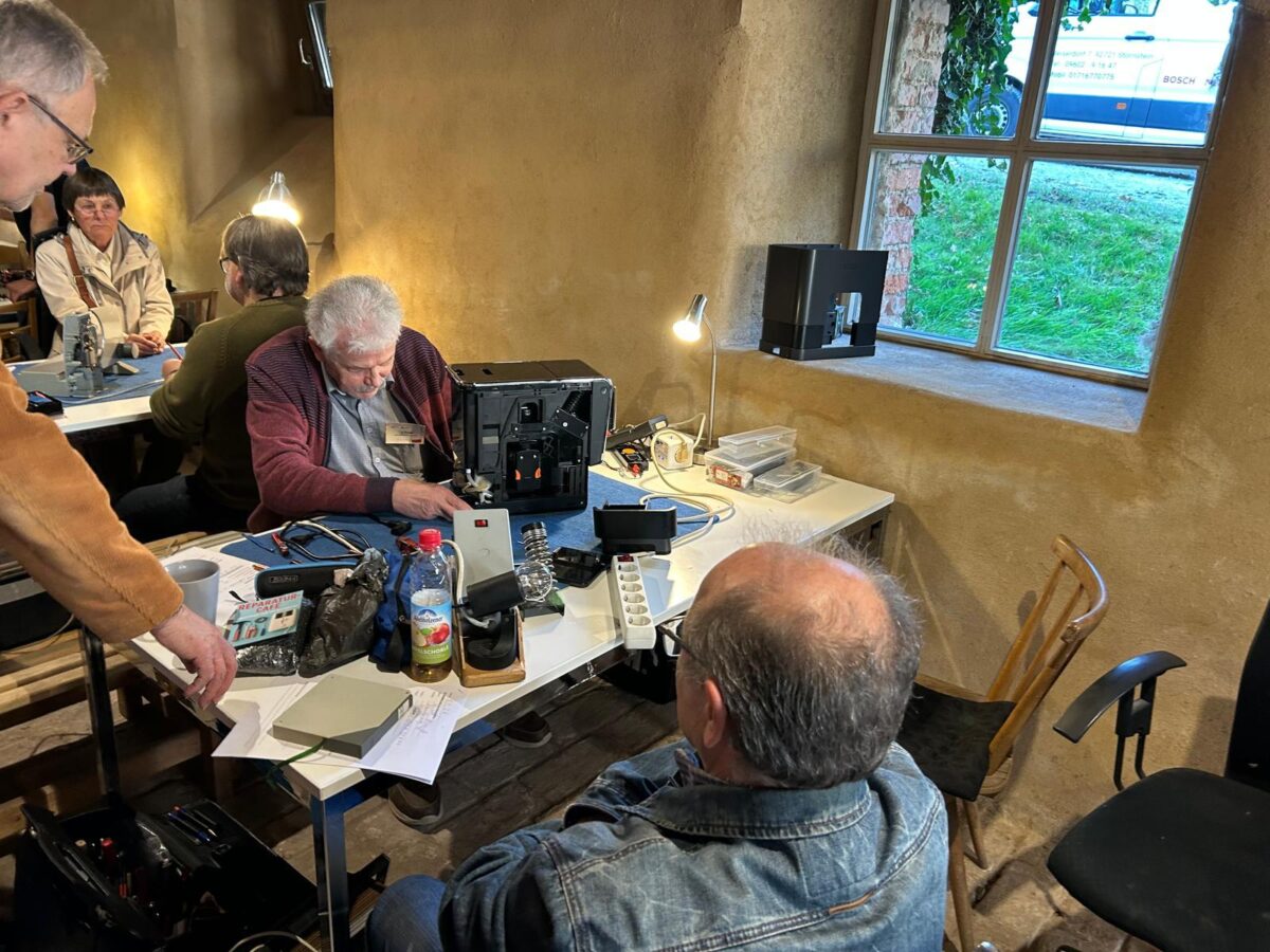 Riesiger Zuspruch beim Reparaturcafé „Alte Glasschleif“