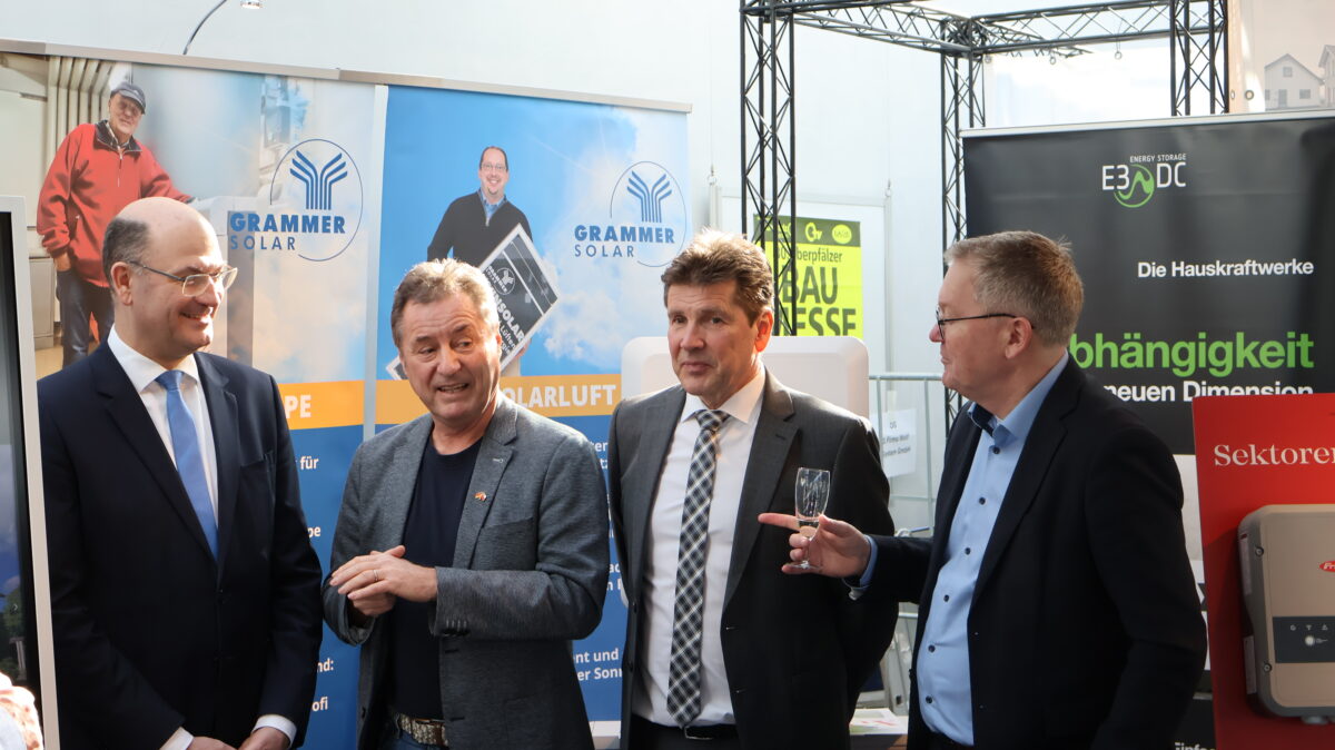 Kolumne „Immer auf der Sonnenseite“: Plausch über Solar &amp; Co. mit dem Staatsminister