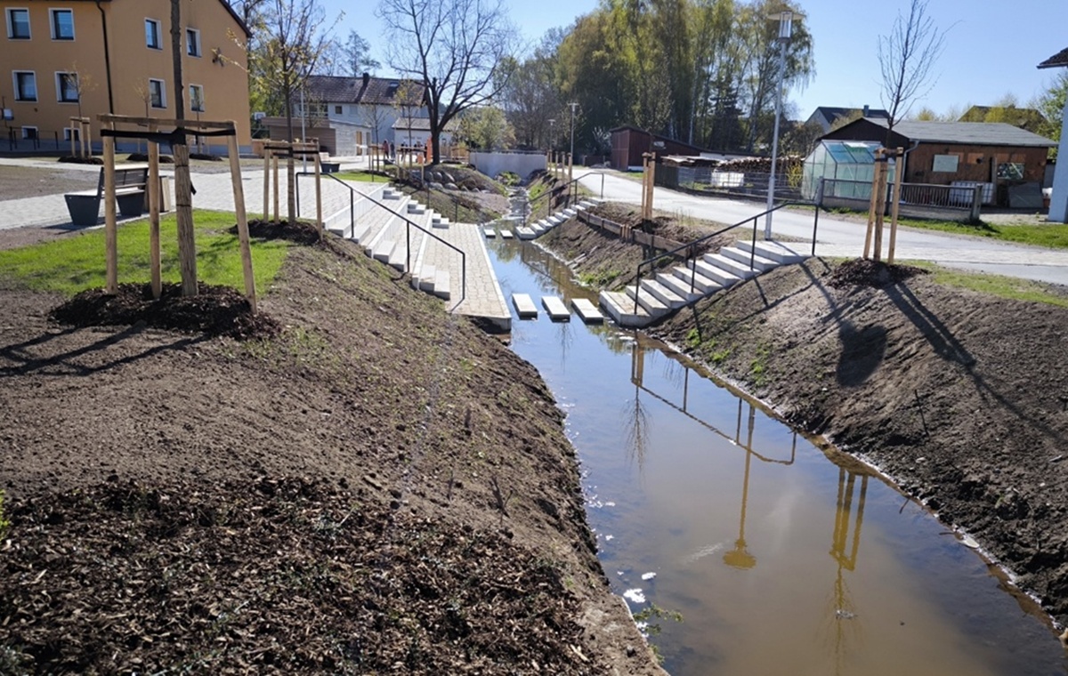 Ein Ort für alle Generationen: Schwarzenbach eröffnet neuen Mehrgenerationenpark