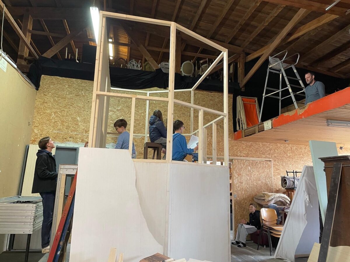 Stadtbühne Vohenstrauß: Rapunzel-Proben und Tribünenaufbau gestartet