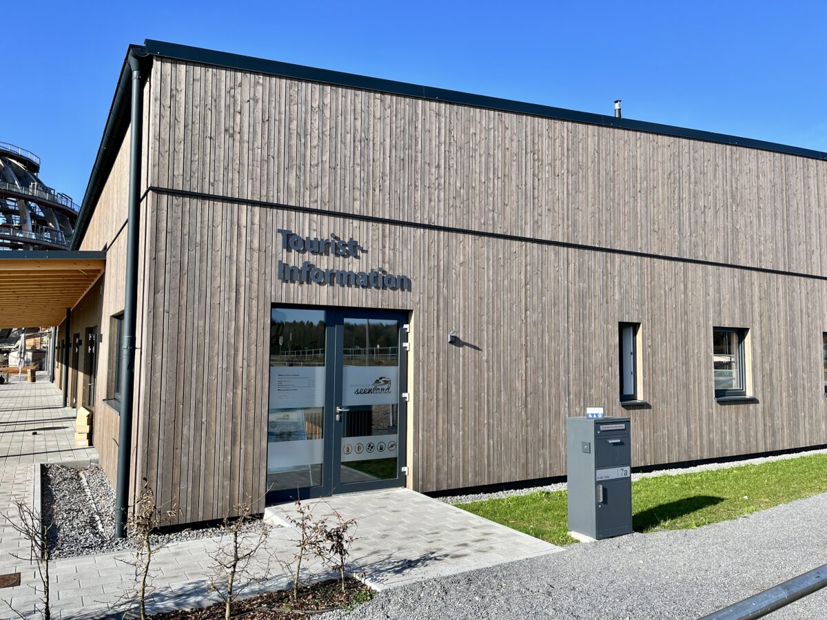 Neue Tourist-Information in Steinberg feierlich eröffnet