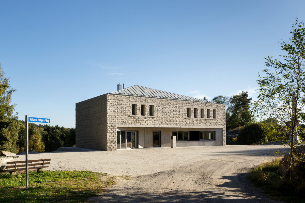 Familienbetrieb Helgert Granit feiert in Flossenbürg 70 Jahre