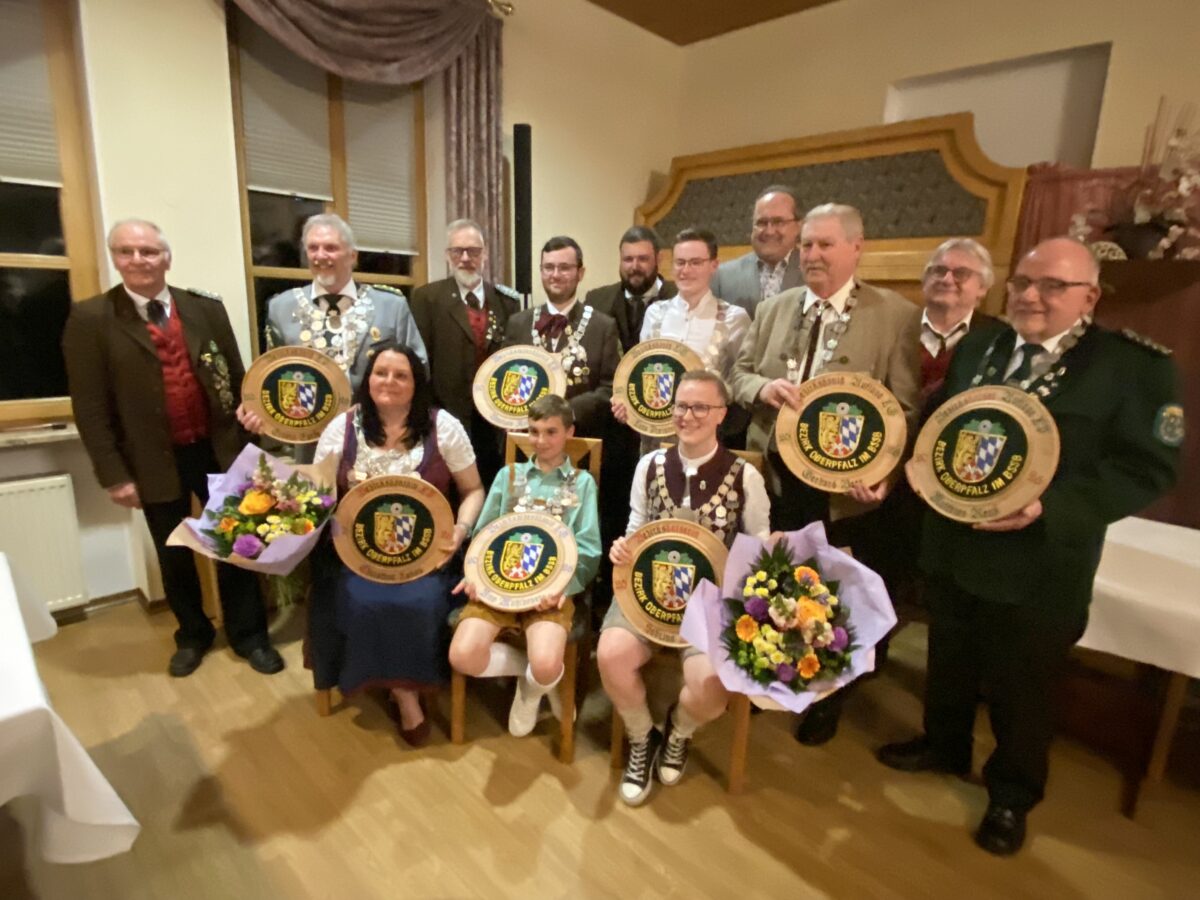 Bezirksschützentag mit zahlreichen Ehrungen und Proklamation der Beirkskönige