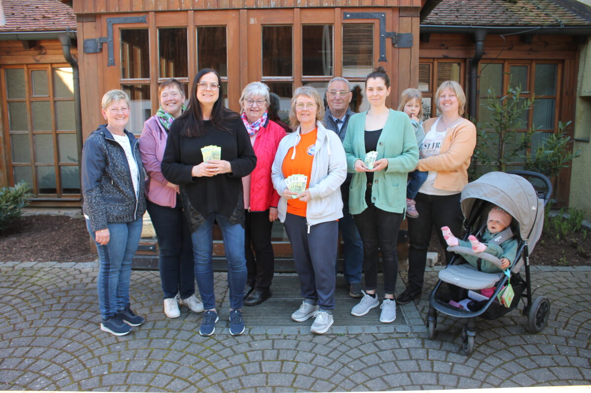 Frauenbund Burkhardsreuth spendet für soziale und kirchliche Zwecke