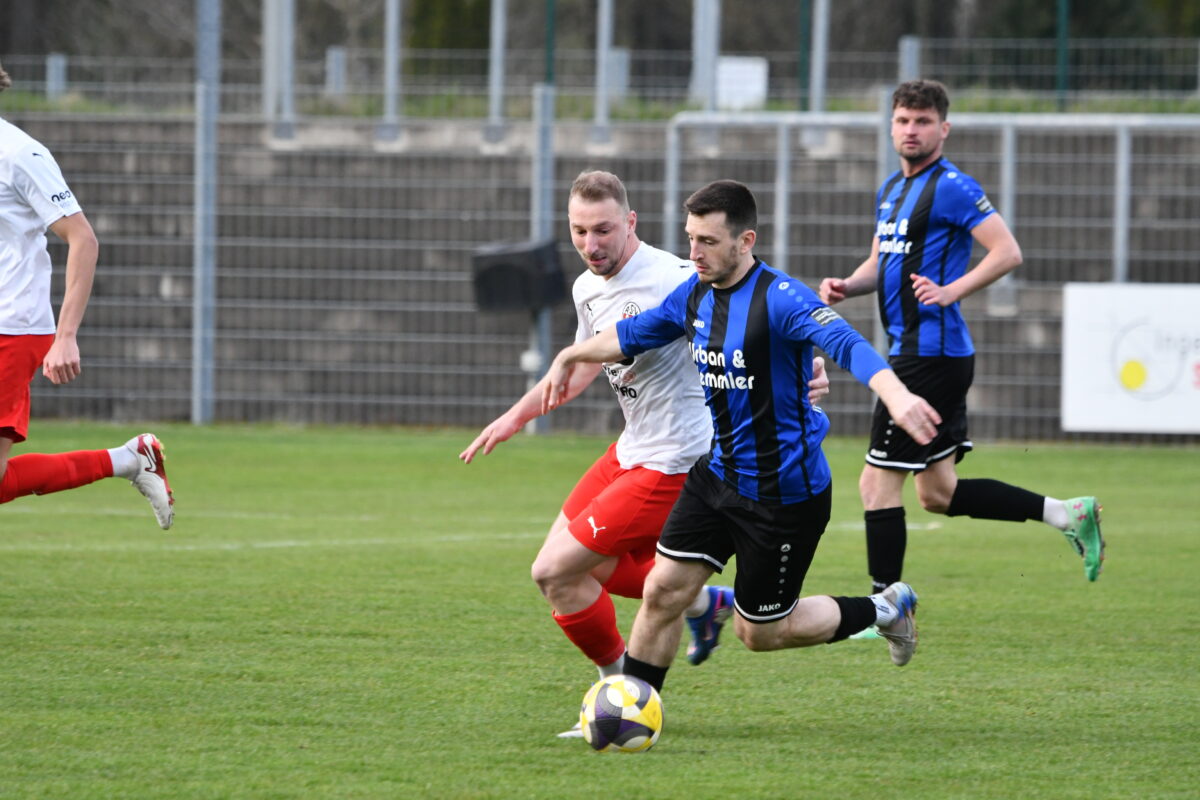 Bayernliga Nord: Derby auf Augenhöhe – DJK Gebenbach und SpVgg SV Weiden im Formrausch