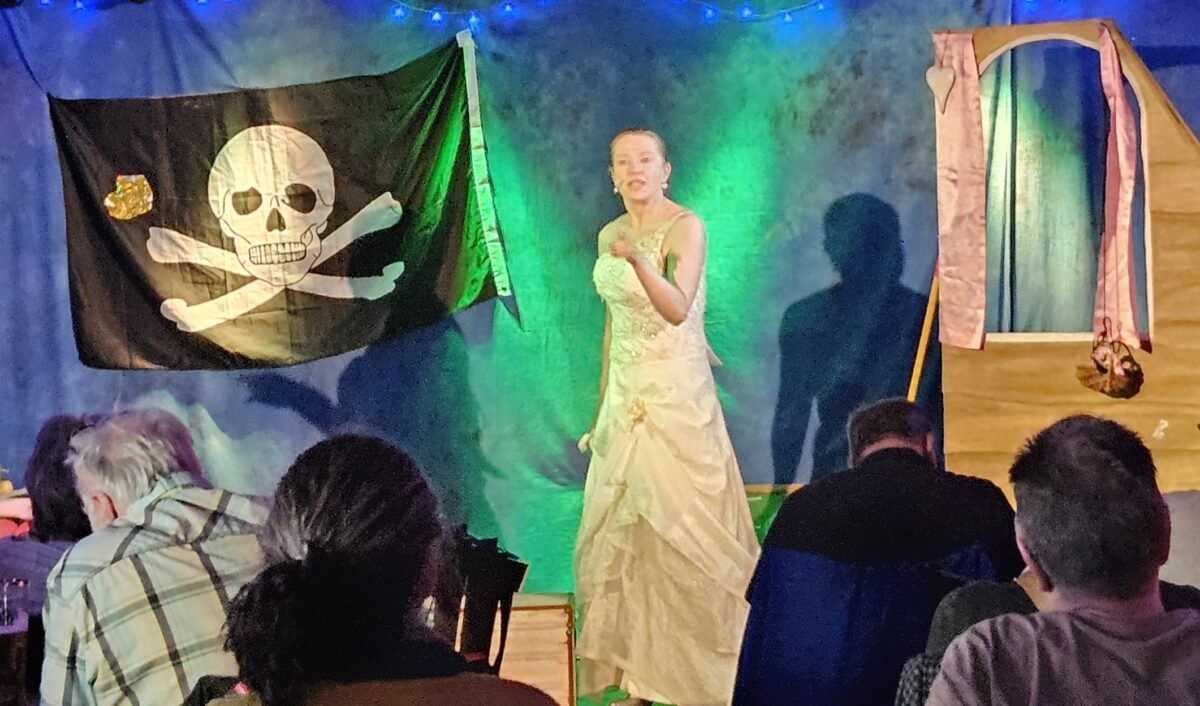 Gelungene Theaterpremiere im "Kulturbahnhof Parapluie"