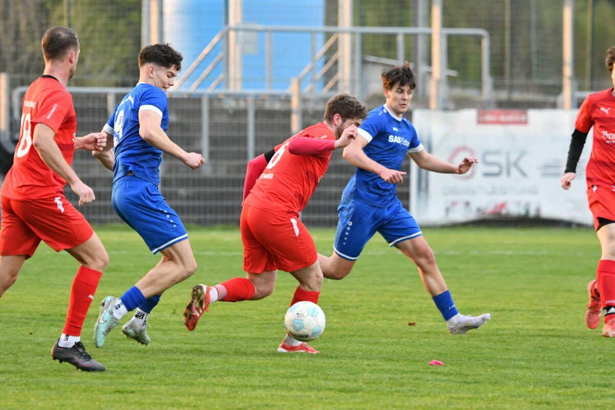 SpVgg SV Weiden II bleibt nach Arbeitssieg unter Flutlicht auf Kurs