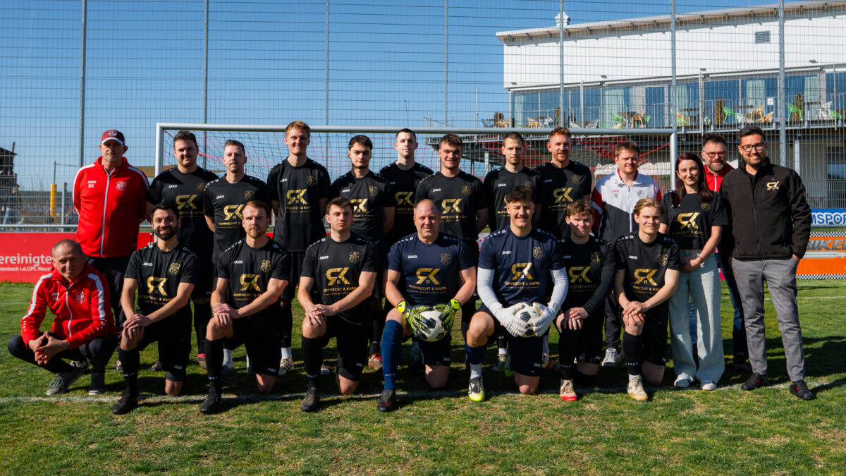 Sponsor unterstützt SpVgg Pirk mit neuen Trikots