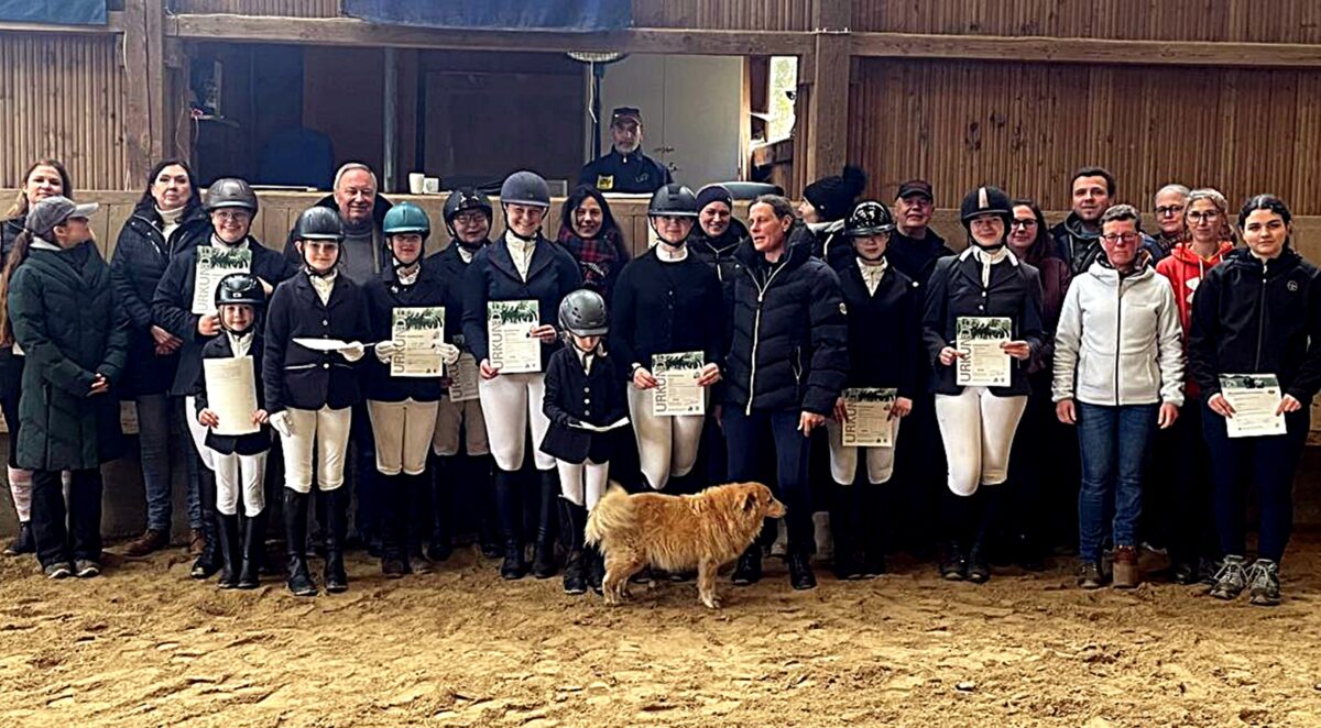 Alle bestehen Reitabzeichen-Lehrgang in Weiden