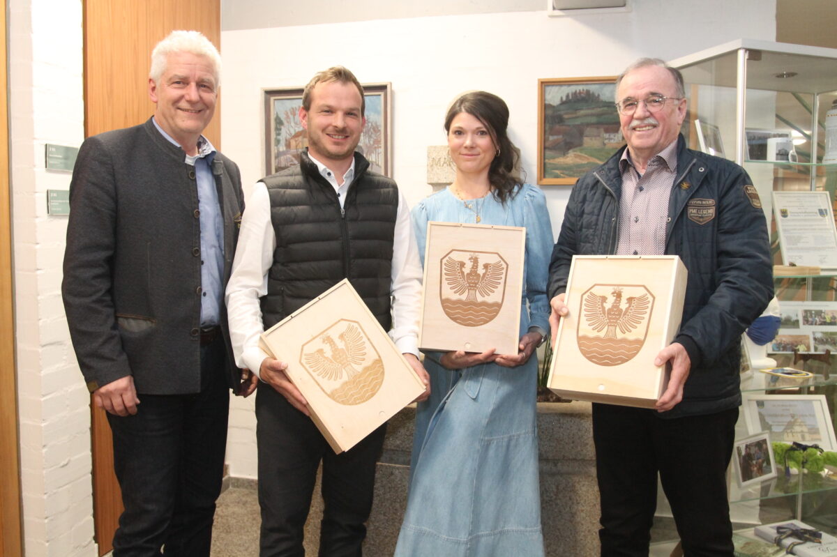 Bürgermeister Lindner verabschiedet drei Räte in Floß