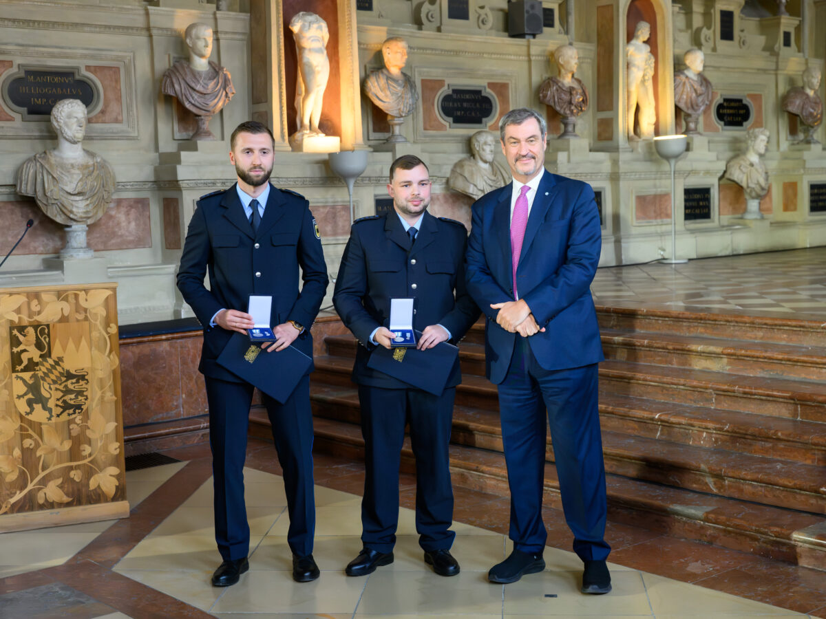 Bundespolizisten retten Lkw-Fahrer bei Autobahnunfall nahe Waidhaus