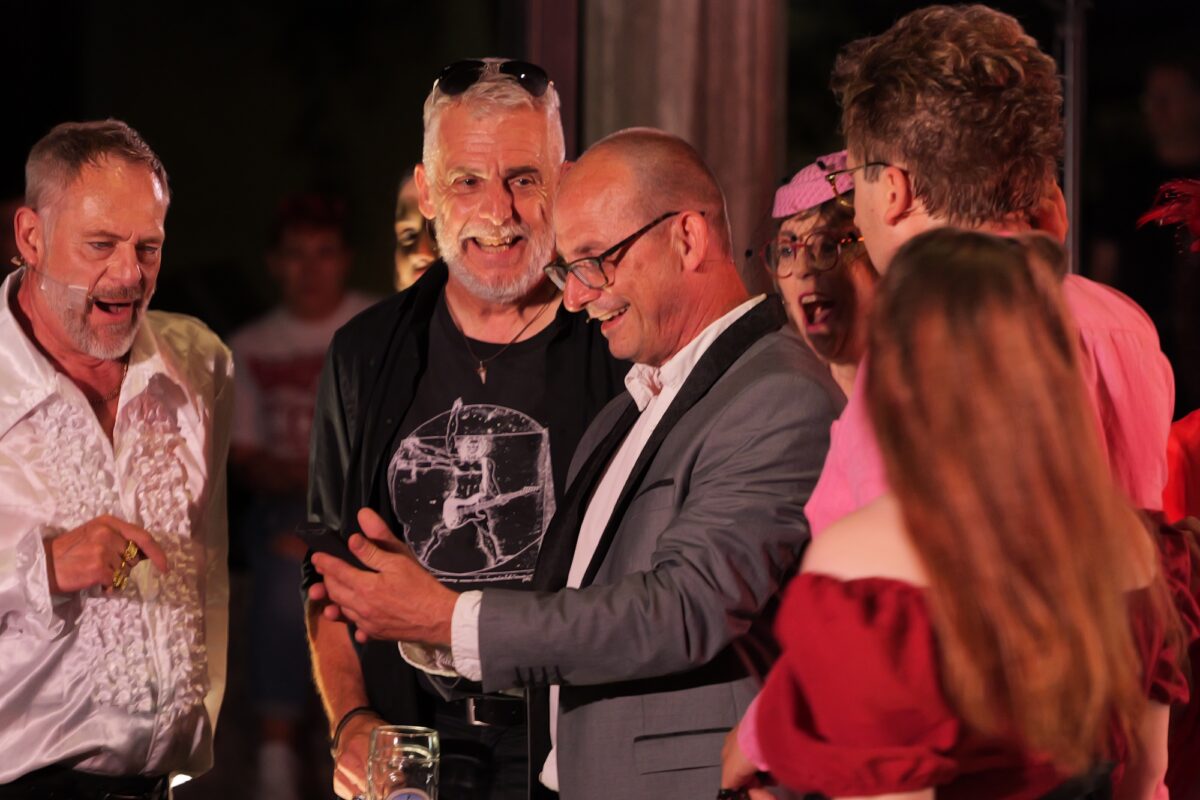 Dinner mit Singer begeistert Publikum in Weiherhammer