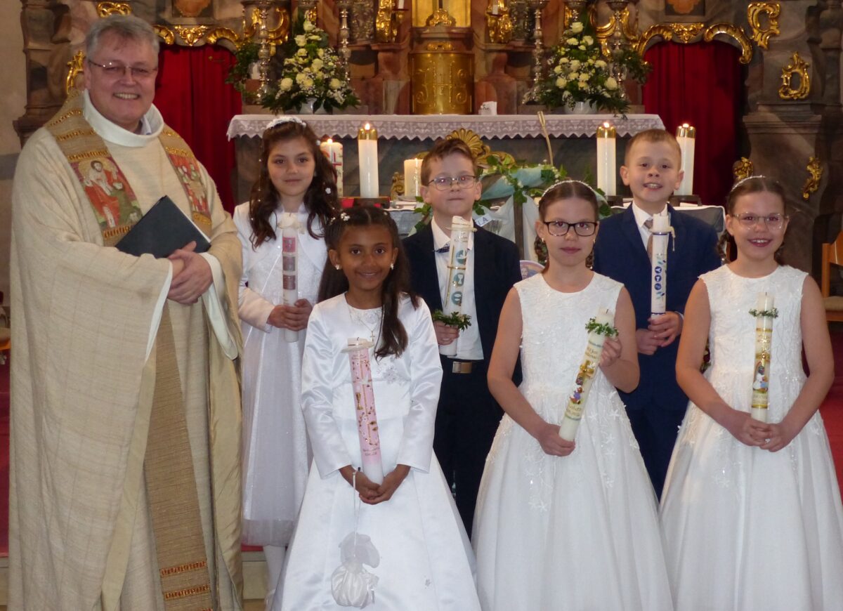 Erstkommunion stärkt Gemeinschaft und Glauben in Schlammersdorf