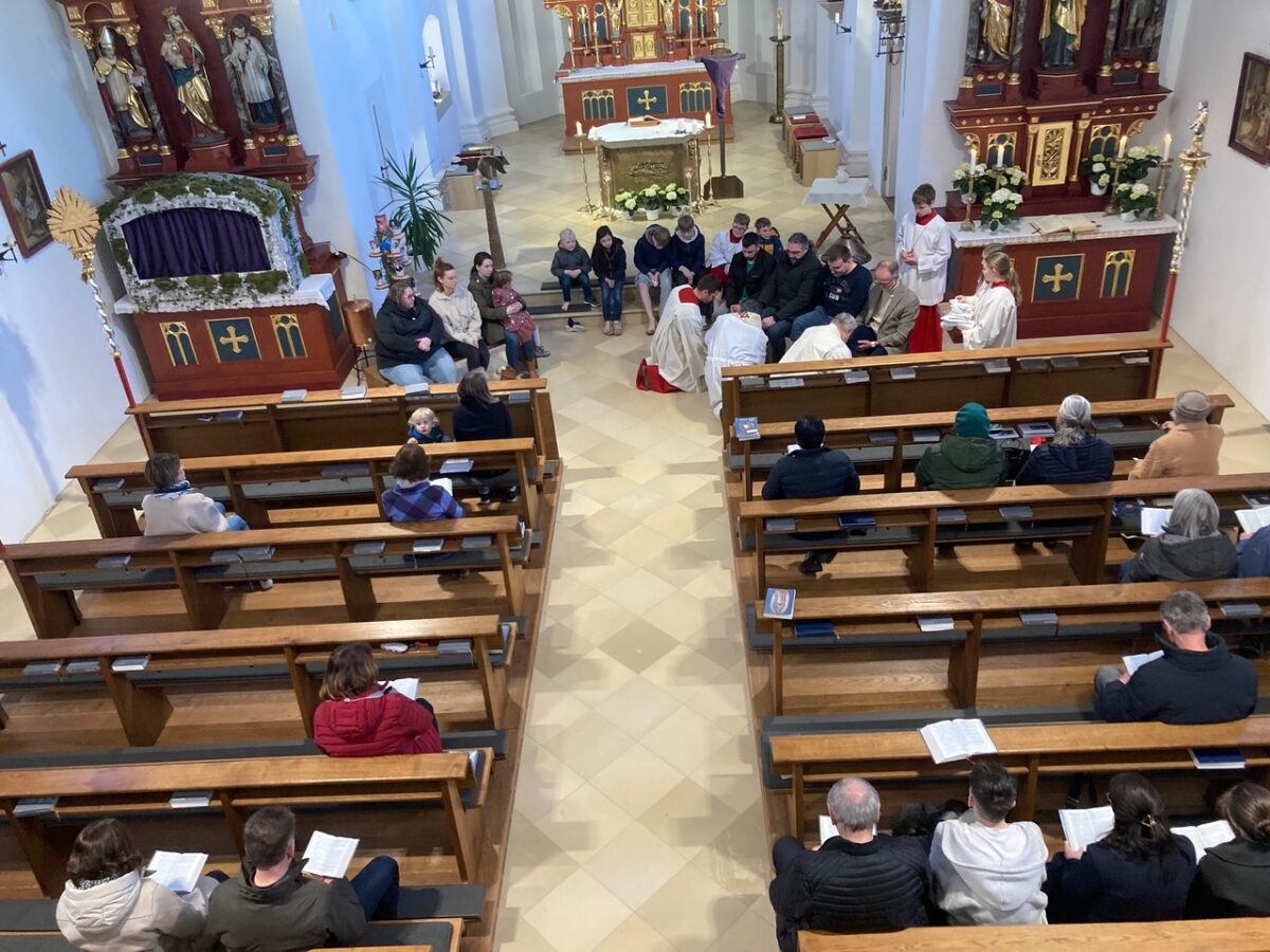Erstmals Fußwaschung mit Frauen am Gründonnerstag in Leuchtenberg