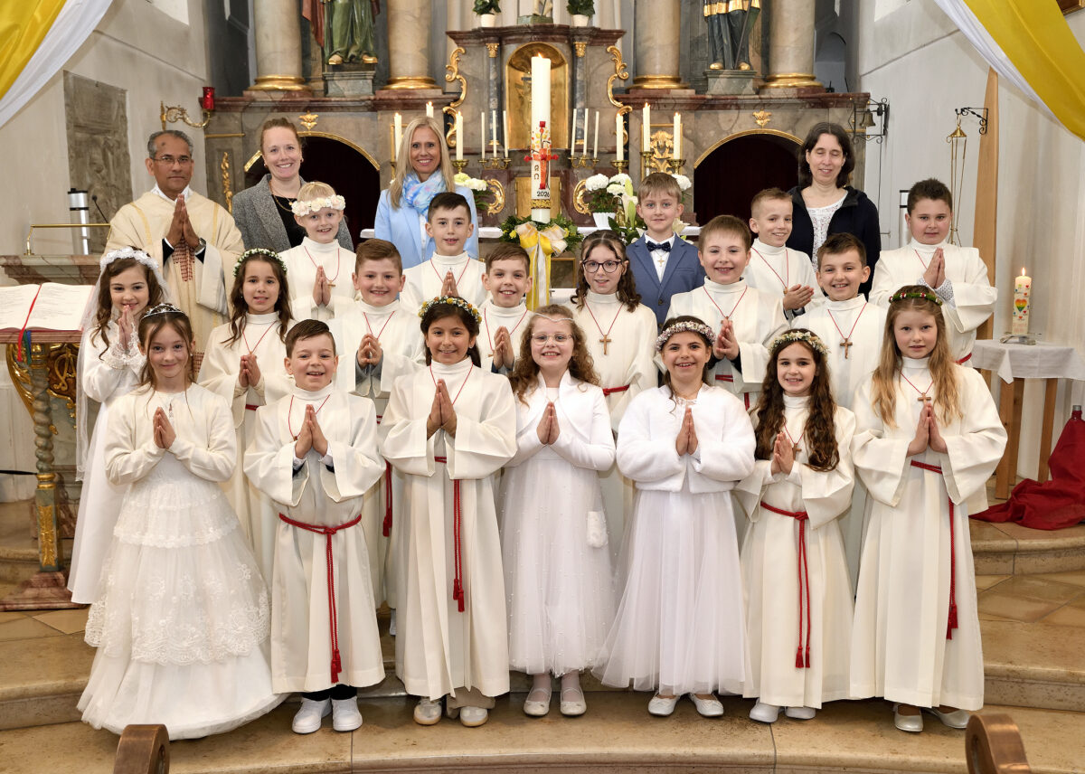 Feierliche Erstkommunion in Parkstein berührt die Gemeinde