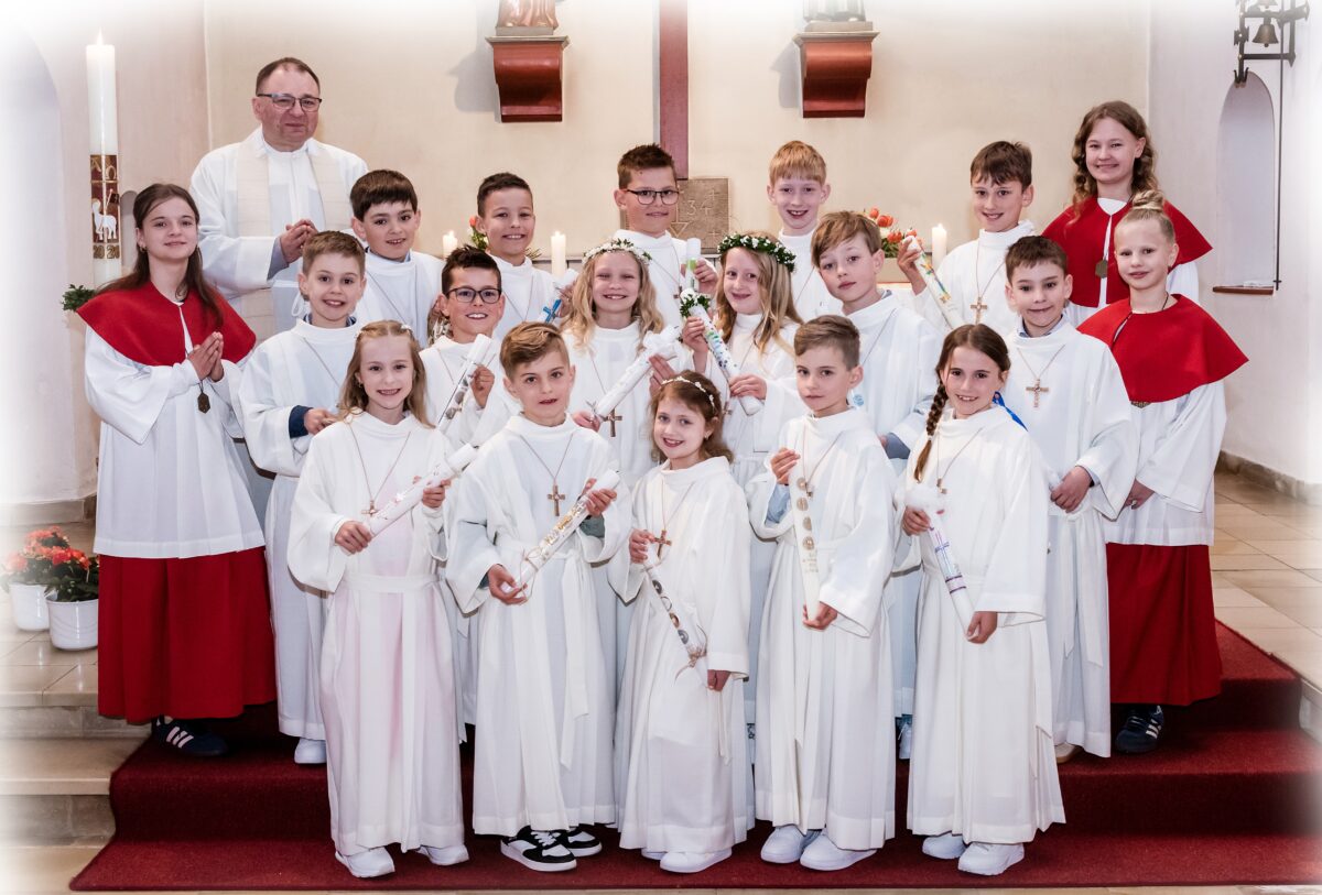 Feierliche Erstkommunion mit 16 Kindern in Immenreuth