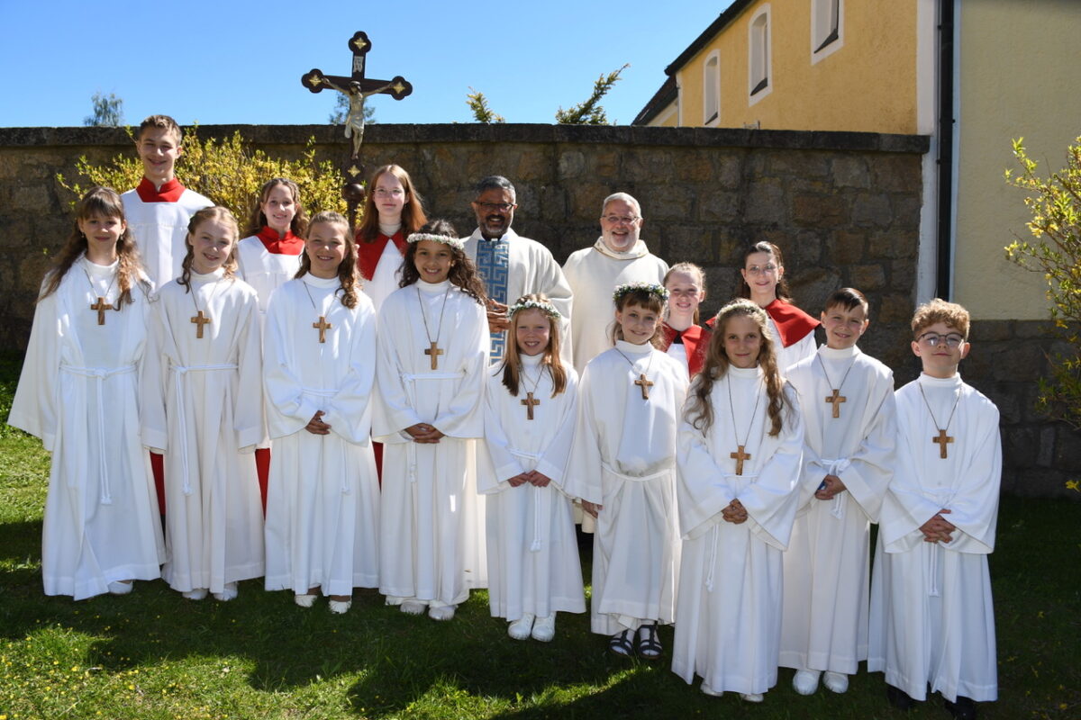 Feierliche Erstkommunion mit neun Kindern in Michldorf