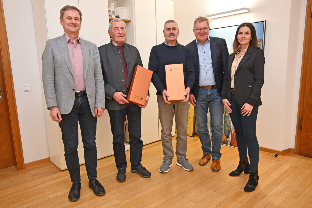 Wertvolles Ehrenamt mit jahrhundertealter Tradition: Feldgeschworene bestätigen Graml als Obmann