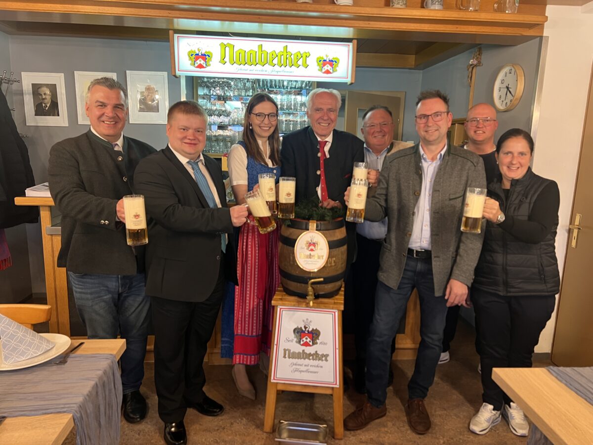 Festbier überzeugt Bürgermeister und Stadträte in Burglengenfeld