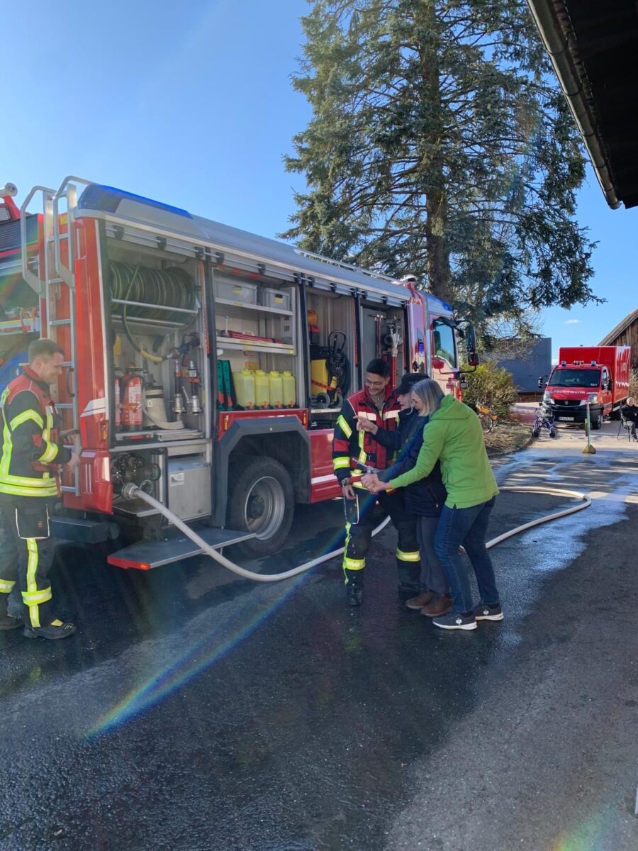 Feuerwehr-Thementag begeistert Gäste der Caritas-Tagespflege in Pleystein