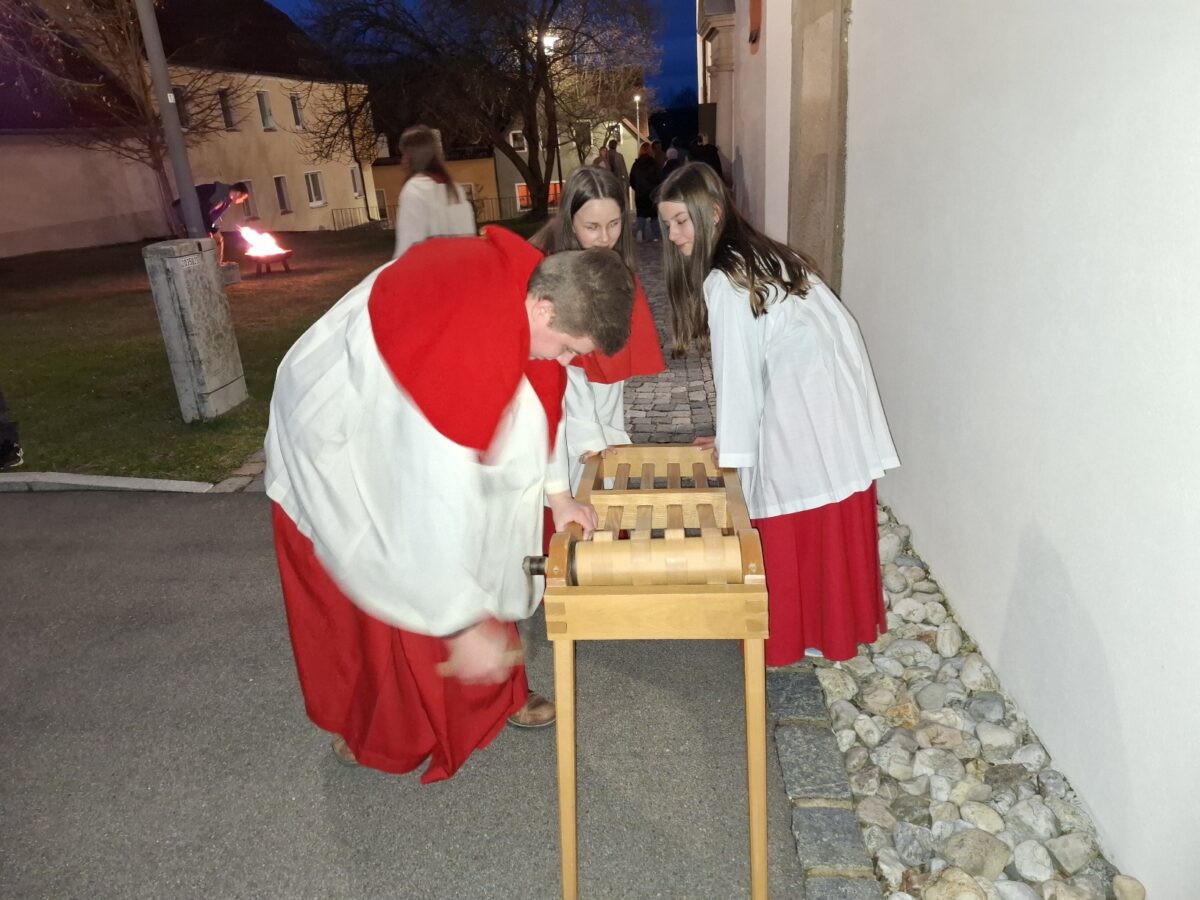 Feier der Osternacht in der Pfarrgemeinde Eslarn – Vom Dunkel zum Licht