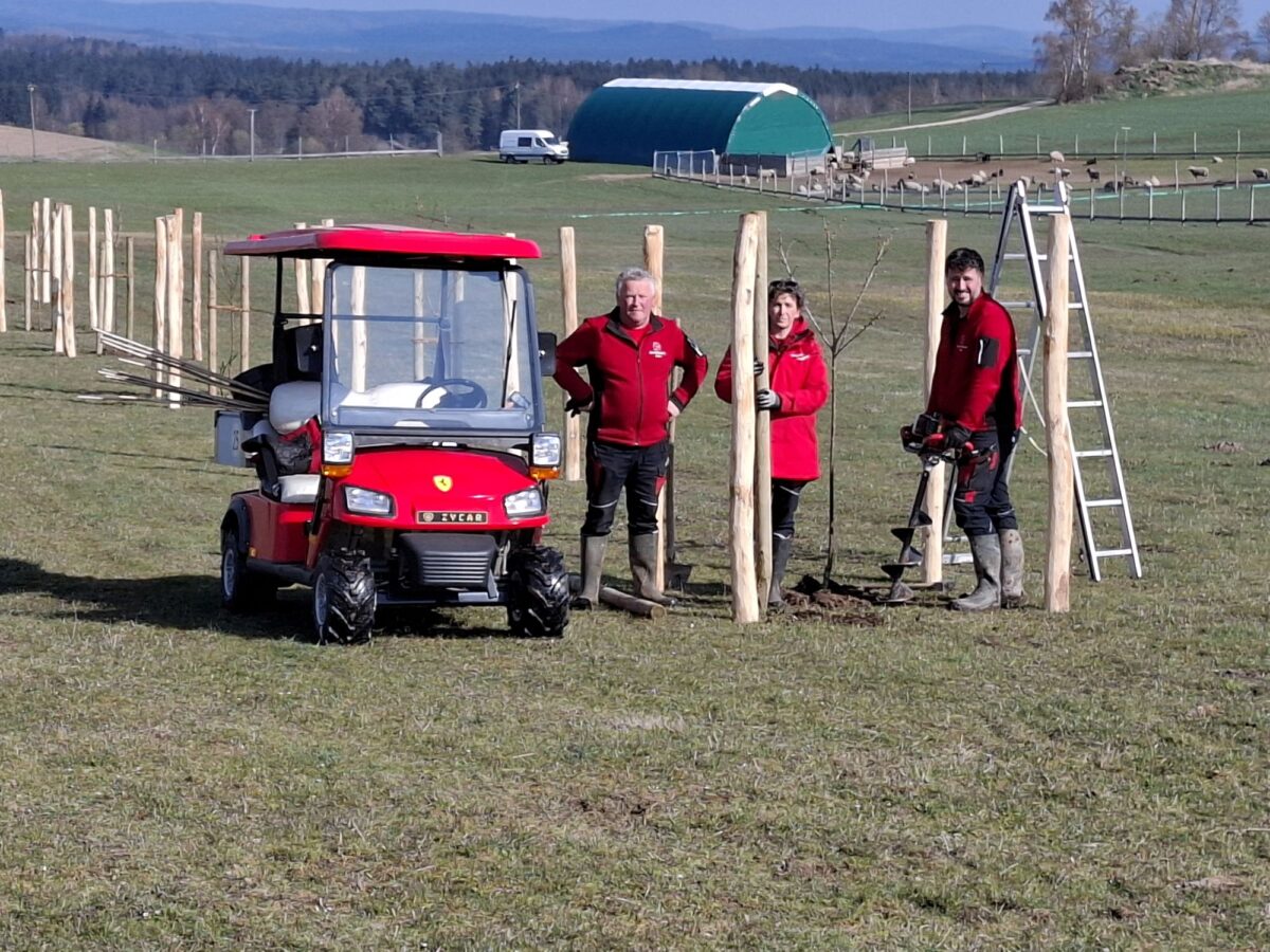 Gut Aiderbichl pflanzt für Artenvielfalt in Eslarn
