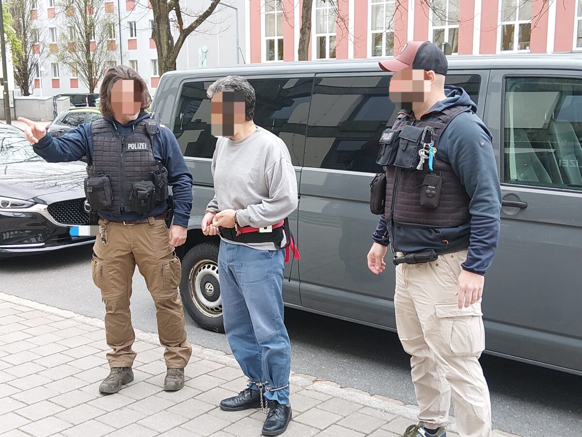 International gesuchter Schleuser nach Weiden überstellt