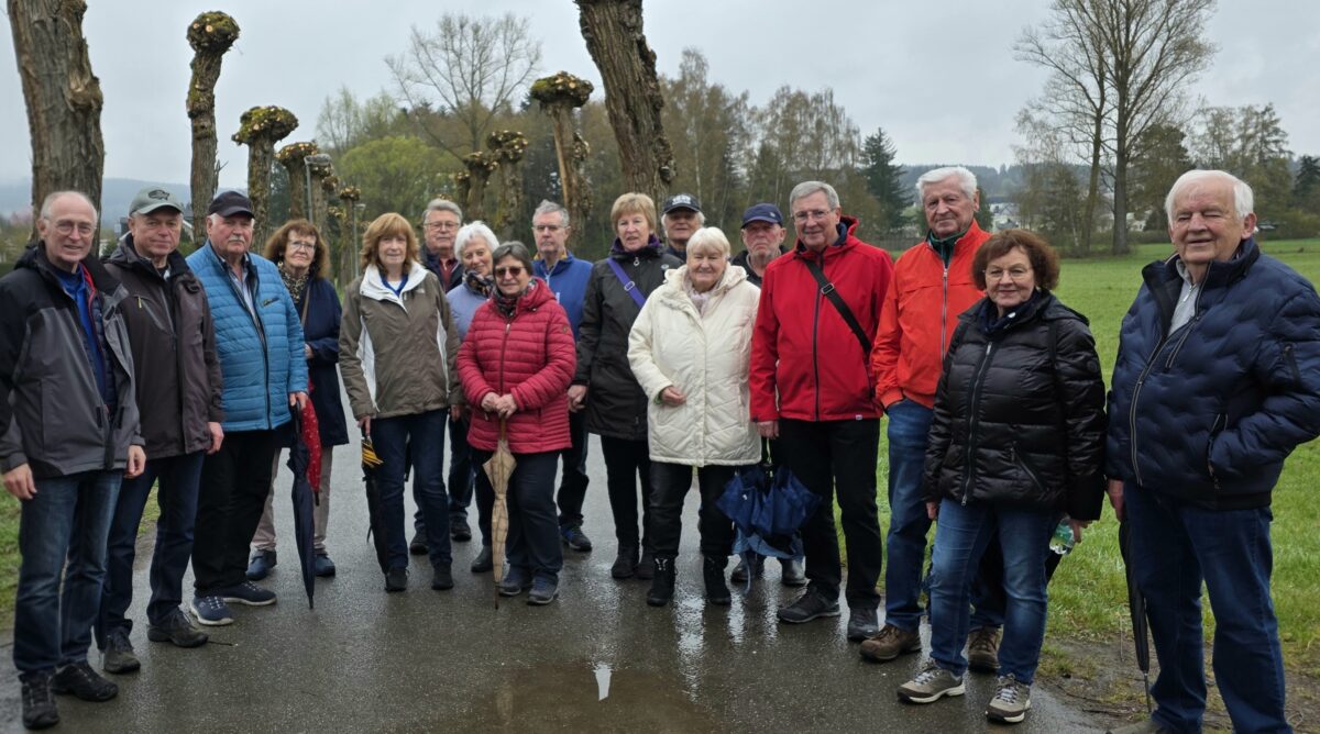 Kameradschaft stärkt Zusammenhalt bei Spaziergang im Osten Weidens